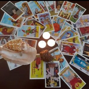 Cărți de tarot pregătite pentru citire